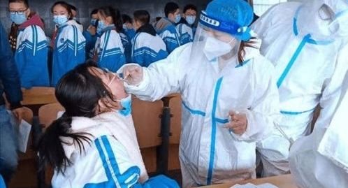 江苏男子误将验孕棒当抗原盒发群,引发了哪些连锁反应?