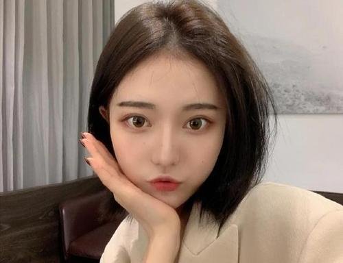 项思醒高中毕业合影曝光，遭到了网友怎样的吐槽？