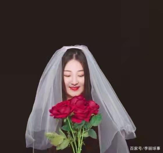 大衣哥儿媳旗袍写真曝光,与结婚照比起来究竟哪一个更美?