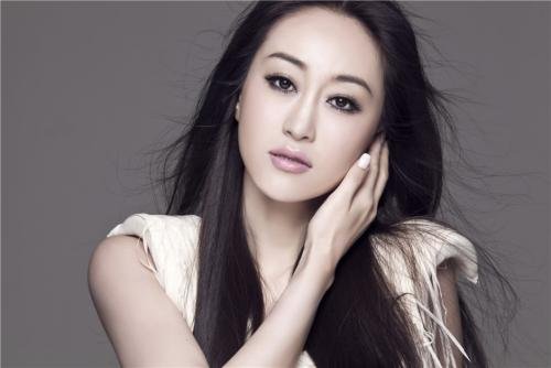 有一首歌，唱的是“满天飞舞，一片荒芜…”是什么歌