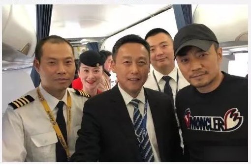 电影《中国机长》中的英雄机长离世了吗？