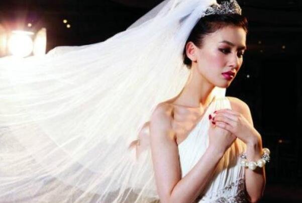 黄圣依杨子对视哭了，他们的爱情是从什么时候开始的？