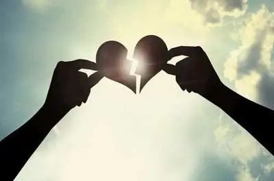 分手一个月的女朋友，突然回来找你，你会怎么办？