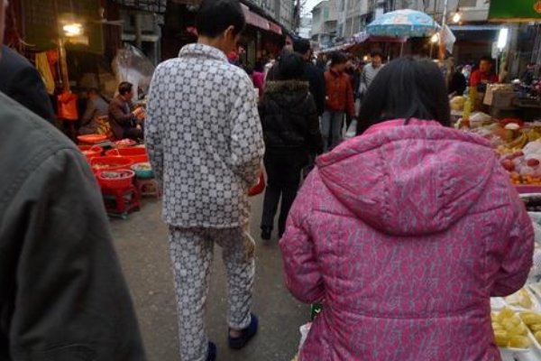 宿州城管因曝光睡衣出行的市民而致歉,为何网友直呼不接受?