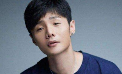 李荣浩晒出近照且要求“往死夸我”，哪些艺人看起来严肃，却是爱搞笑的人？