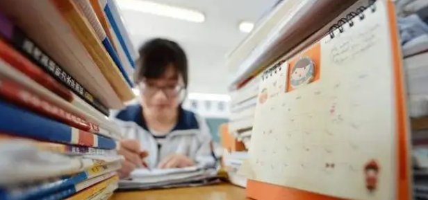 河南一考生超一本线42分，却无学可上！县招办是如何回应这件事的？