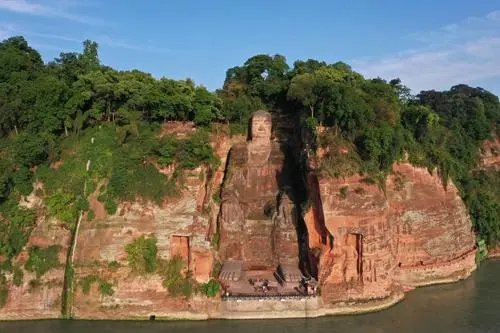 乐山大佛脸又双叒叕花了，为何乐山大佛的光鲜总是保持不了多久？