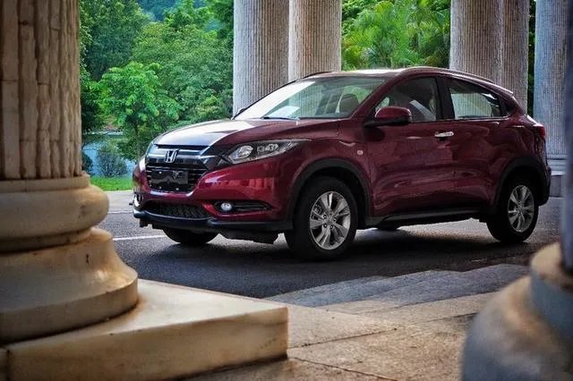 拼颜值和实力，本田缤智和自由侠哪个更有范？