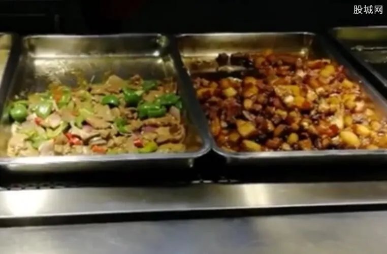 卫校食堂蚯蚓 学生在食堂吃出蚯蚓画面恶心