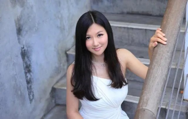 LOL美女小苍MM生活工作写真照集 秀女仆装