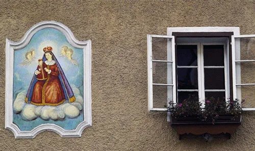 新房窗户发现是画见所未见  开发商的用意被冷嘲热讽