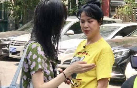 郑爽和妈妈同框怎么回事:第一次看到爽妈妈好年轻