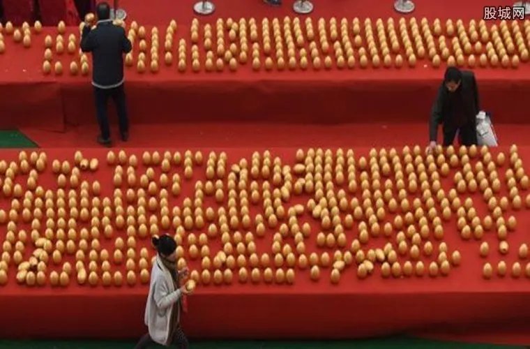全村2000余人造蛋 “金蛋村”日销金蛋30万个