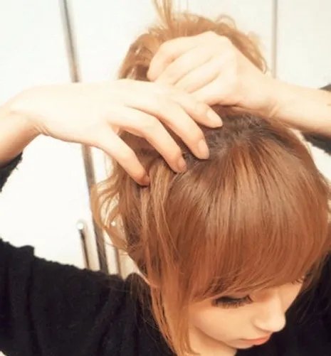 梳头发的方法图解