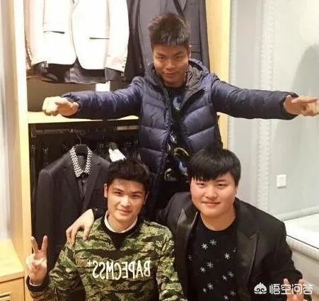 无状态点赞王思聪嘲讽UZI微博，随后发文道歉表示手滑，你怎么看？