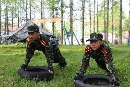 高考696分学霸就是想当兵的原因是什么?