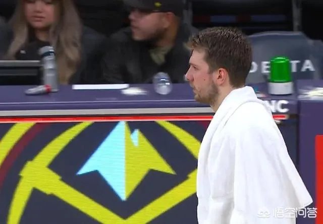 湖人10连胜被终结之后,东契奇主动走向湖人替补席,老詹却转身就走,你怎么看?