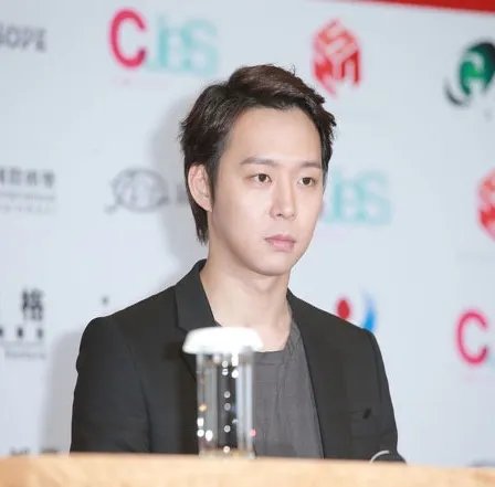 朴有天整容照曝光 大方承认不后悔整容