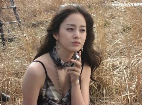 金泰熙素颜照首次公开 家庭背景大起底