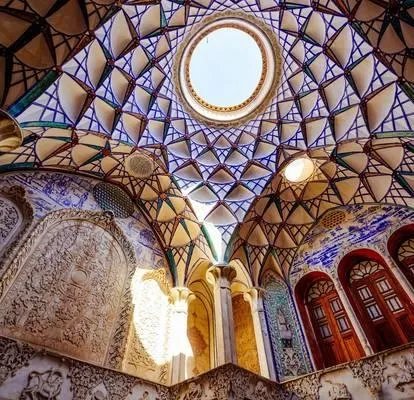 农村大门挂面镜子竟为这（图）