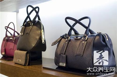 皮包脏了清理小窍门