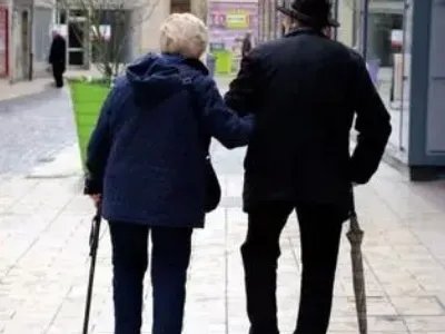 铝合金拐杖和不锈钢拐杖哪个好啊！