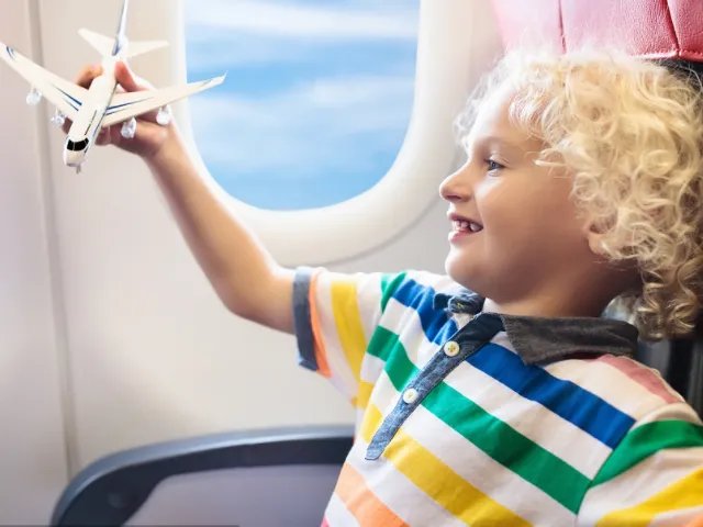 刚满2周岁的宝宝购买从西安到北海的飞机票多少钱？