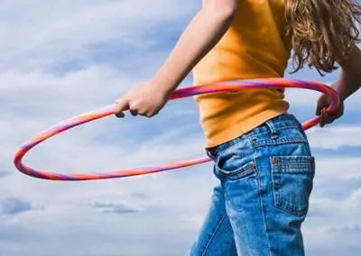 90后女孩一分钟摇300个呼啦圈,她是以此为生吗?