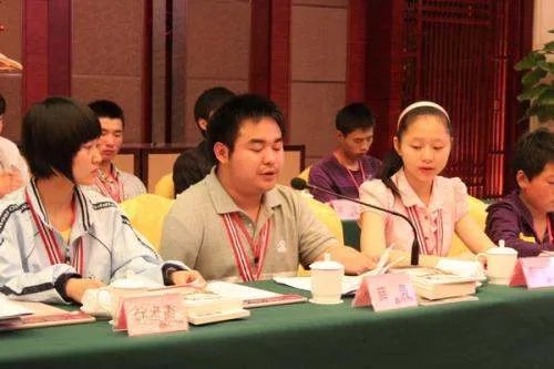 地震英雄林浩长大了,当初那批地震小英雄们现在都怎么样了?