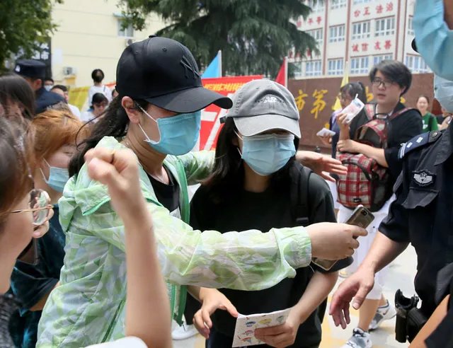 他是娱乐圈最帅考生，全程素颜高考无人认出，是谁呢？