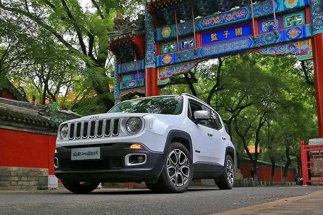 拼颜值和实力，本田缤智和自由侠哪个更有范？