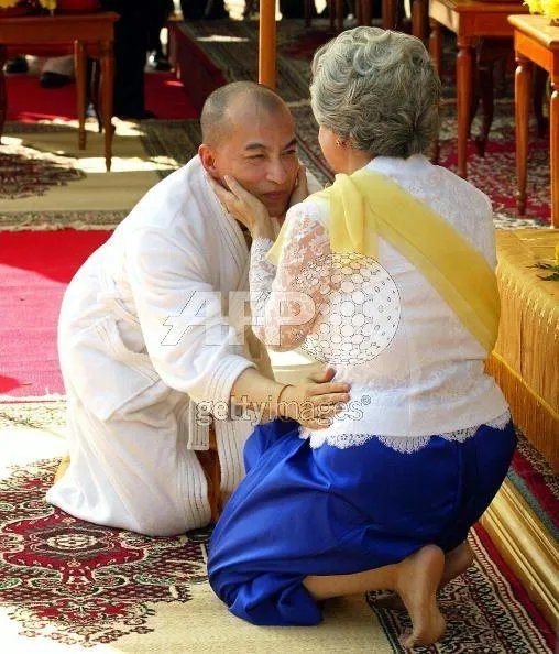 晚年和长子相依为命的莫尼克王后,她的次子是怎么死的?