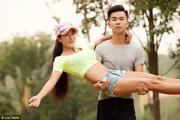 情侣照女子被人肉 情侣拍照姿势最强盘点
