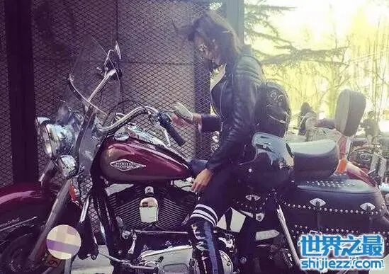 张蓝心是郎平的女儿，郎平的女儿实际上是白浪 