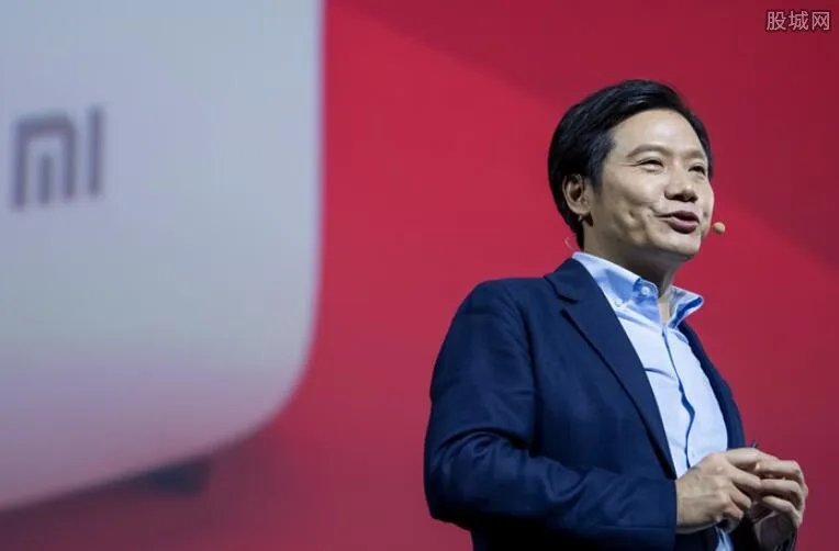 雷军向华为宣战 发布会现场放狠话不服就干