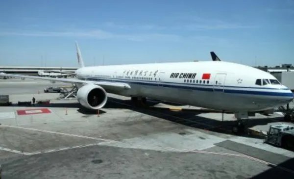 国航一北京飞杭州航班为什么会突降千米?