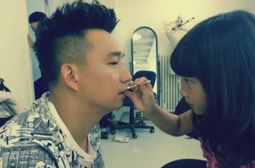 黄磊出轨是真的吗? 出轨女编导真相曝光