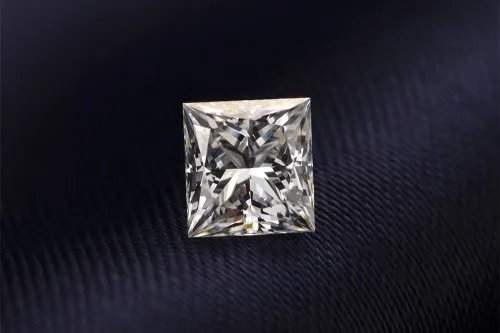 怎么挑选裸钻 三种鉴别裸钻真假的方法