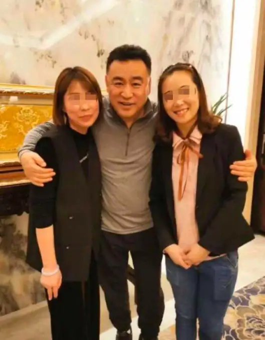 央视主播张宏民吃雪糕被嘲,这是怎么回事?