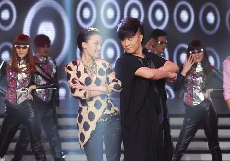 快乐大本营容祖儿古巨基齐上阵 Twins惊喜大合体