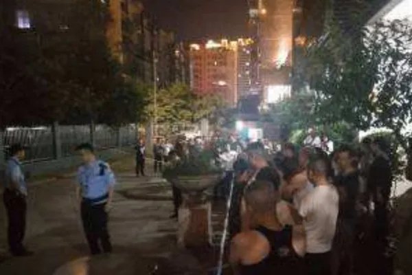 四川达州一大二女生坠楼身亡，是否为刑事案件？