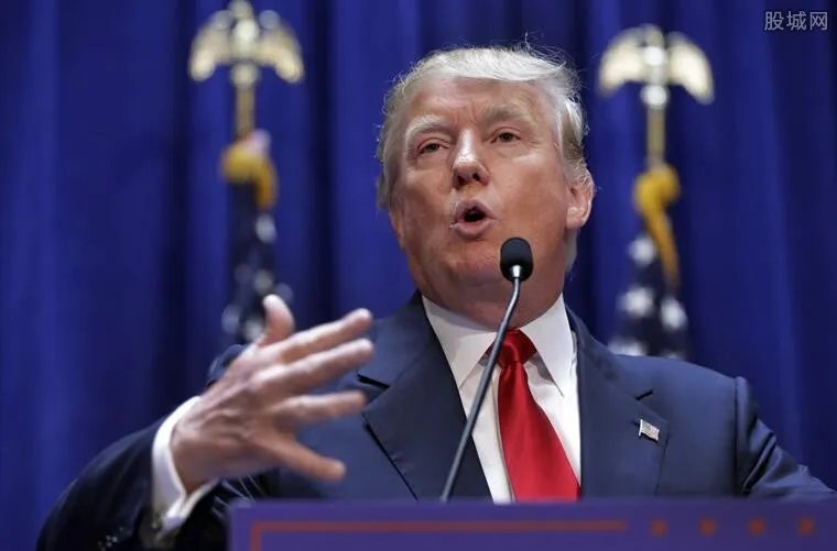 特朗普要求所有白宫人员佩戴口罩 他自己却不戴