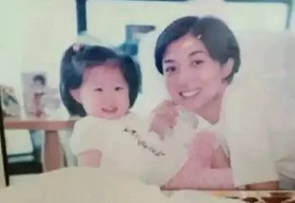 吴绮莉为女儿和自己发声,多次发文回怼成龙话题,二人究竟有何恩怨?