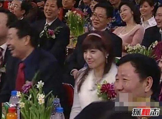 2014春晚鼓掌白衣女孩身份揭秘，移动老总女儿/身份曝光