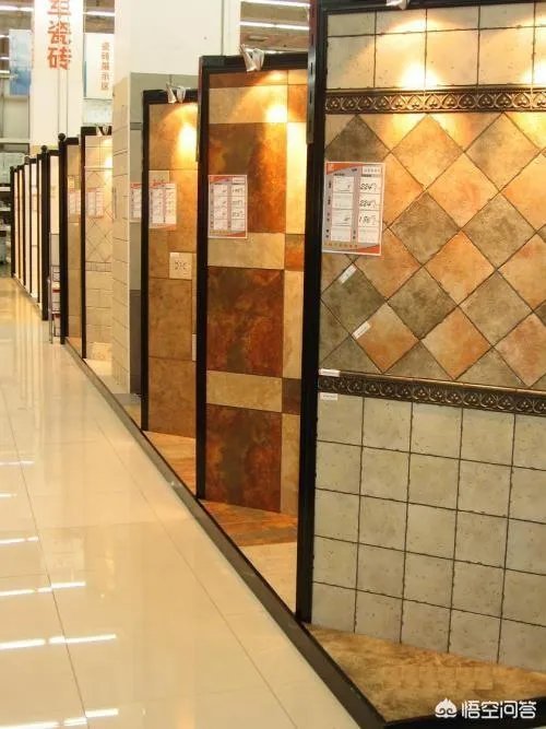 瓷砖展板如何贴在墙上？