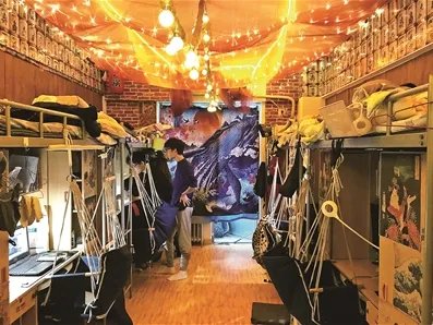网红“最魔幻宿舍”遭遇整改,魔幻风格来源什么