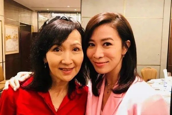 佘诗曼的老公叫什么 男友是圈外人