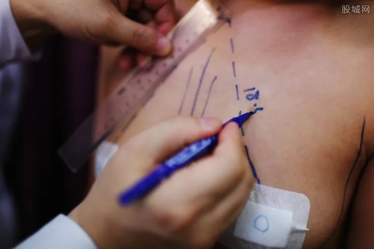 应聘模特被骗整形 女大学生被骗背负7万贷款想要轻生