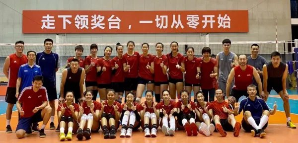 郎平总结中国女排2020，在集训中她们经历了什么苦难？