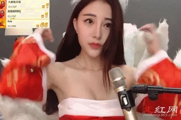 熊猫lovely璐璐开火车经过 上衣滑落视频怎么回事